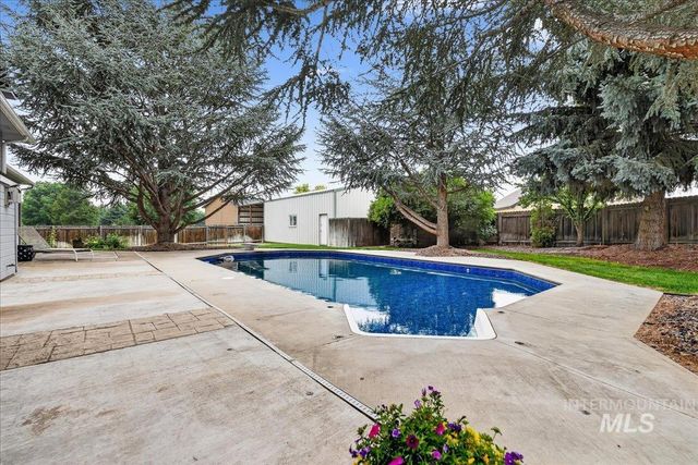 1714 Melrose Ave, Nampa, ID 83686