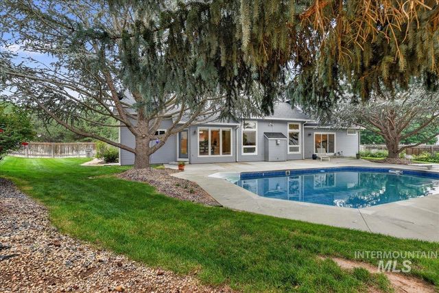 1714 Melrose Ave, Nampa, ID 83686