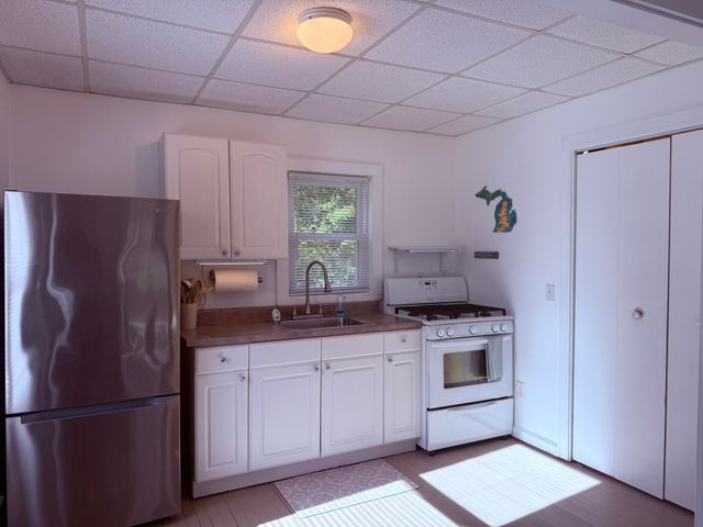 2148 N Lakeshore Drive, Hamlin Twp, MI 49431