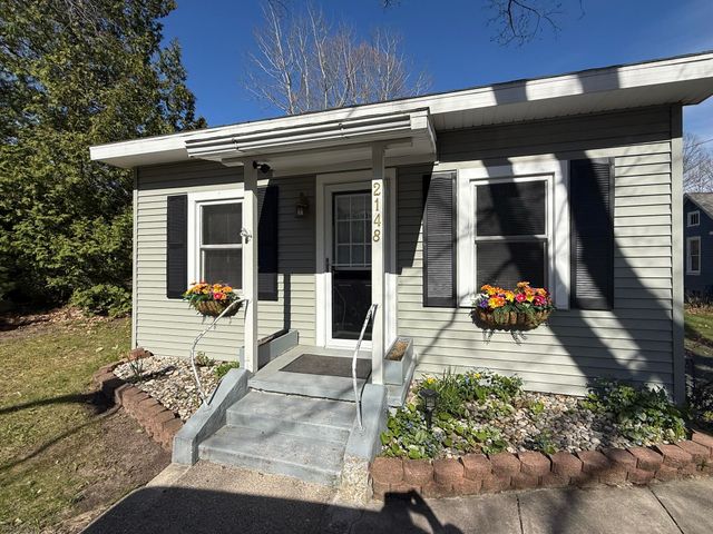2148 N Lakeshore Drive, Hamlin Twp, MI 49431