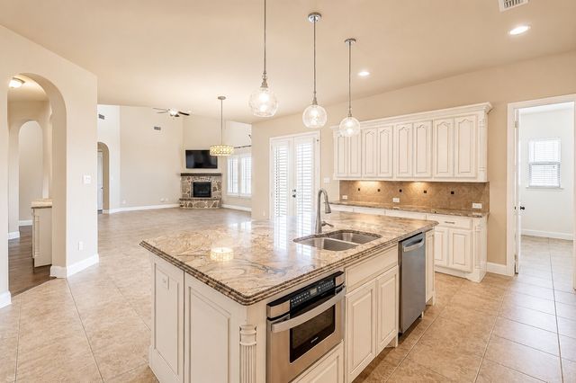 812 Cross Timbers Drive, Keller, TX 76248
