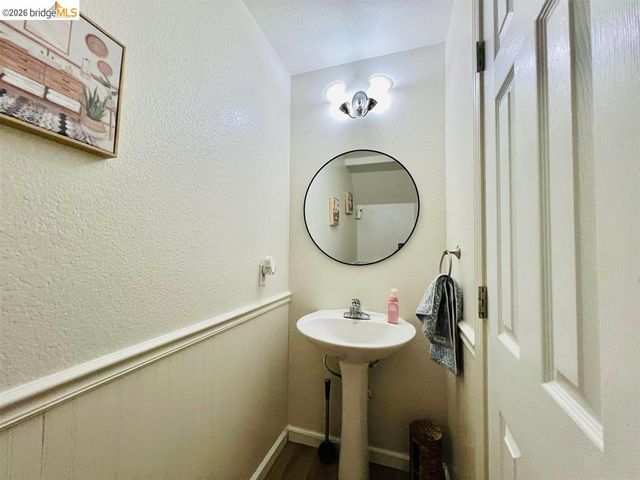 2215 Dune Pl, Stockton, CA 95206