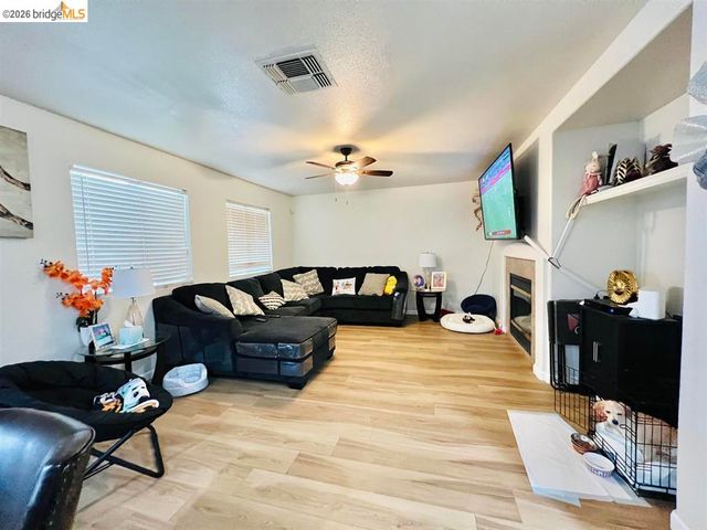2215 Dune Pl, Stockton, CA 95206