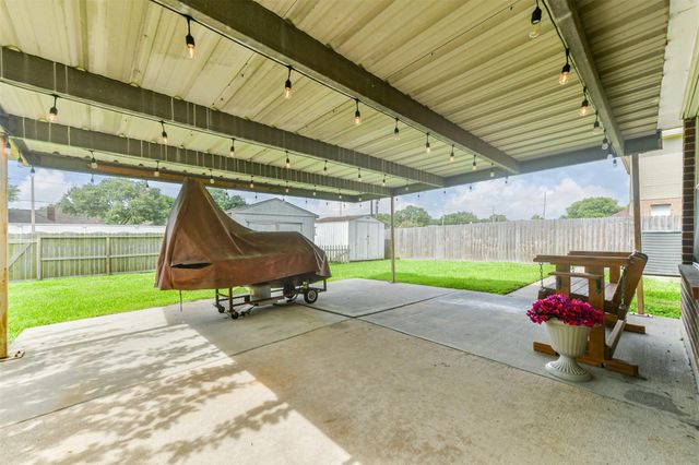 1413 26th Avenue N, Texas City, TX 77590