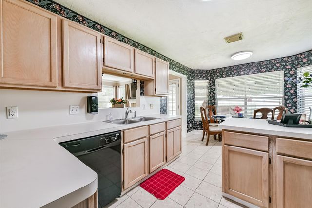 1413 26th Avenue N, Texas City, TX 77590