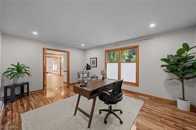 111 Waverly Lane, Chagrin Falls, OH 44022