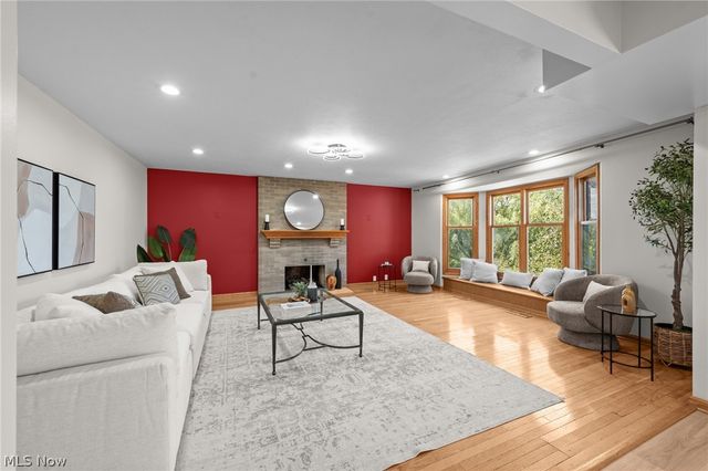 111 Waverly Lane, Chagrin Falls, OH 44022