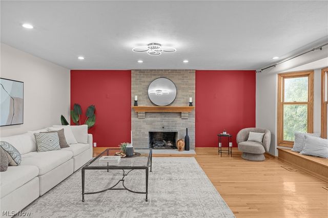 111 Waverly Lane, Chagrin Falls, OH 44022