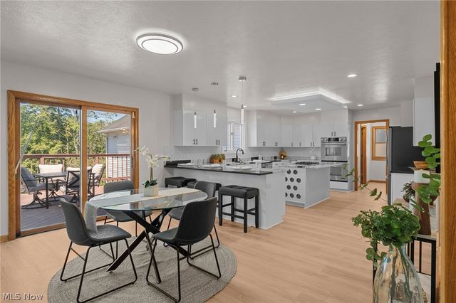 111 Waverly Lane, Chagrin Falls, OH 44022