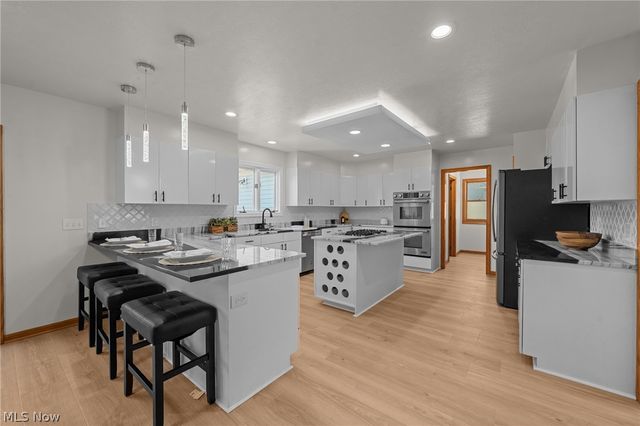 111 Waverly Lane, Chagrin Falls, OH 44022