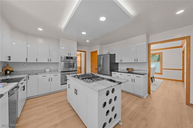 111 Waverly Lane, Chagrin Falls, OH 44022