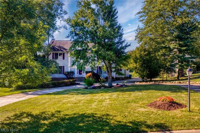 111 Waverly Lane, Chagrin Falls, OH 44022