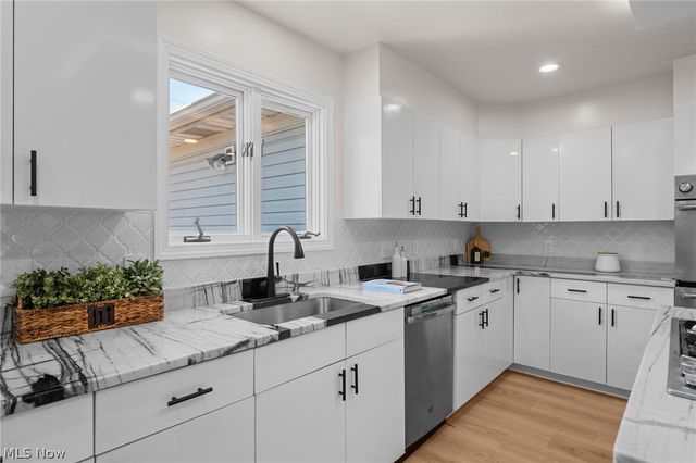 111 Waverly Lane, Chagrin Falls, OH 44022