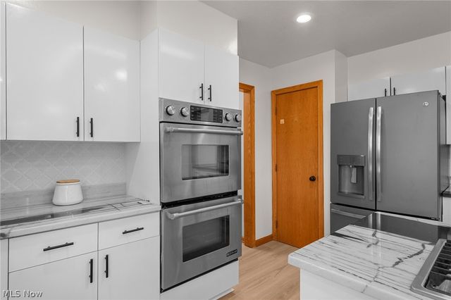111 Waverly Lane, Chagrin Falls, OH 44022