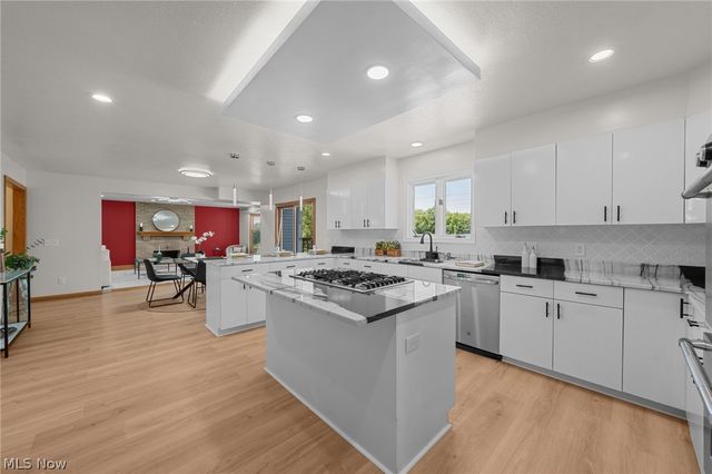 111 Waverly Lane, Chagrin Falls, OH 44022