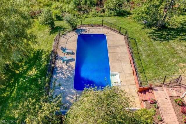 111 Waverly Lane, Chagrin Falls, OH 44022