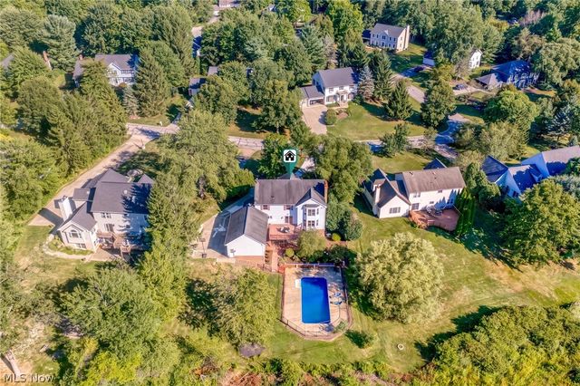 111 Waverly Lane, Chagrin Falls, OH 44022