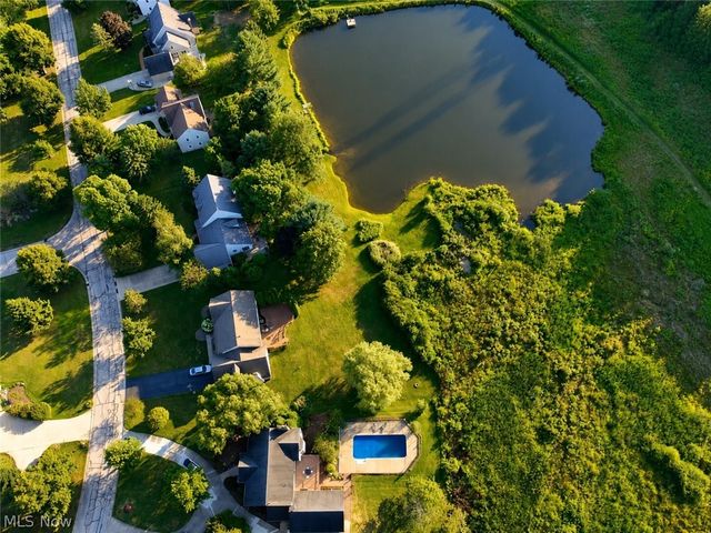 111 Waverly Lane, Chagrin Falls, OH 44022