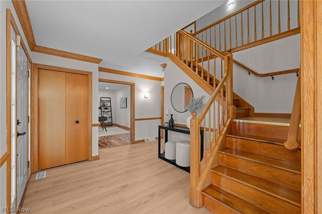 111 Waverly Lane, Chagrin Falls, OH 44022