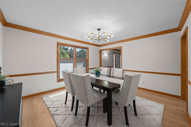111 Waverly Lane, Chagrin Falls, OH 44022