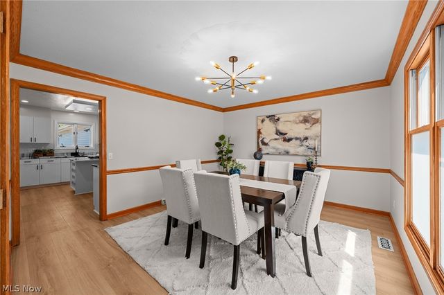 111 Waverly Lane, Chagrin Falls, OH 44022