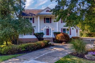 111 Waverly Lane, Chagrin Falls, OH 44022