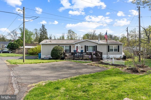 2 SKYVIEW DR, Quakertown, PA 18951