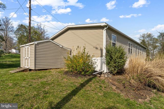2 SKYVIEW DR, Quakertown, PA 18951