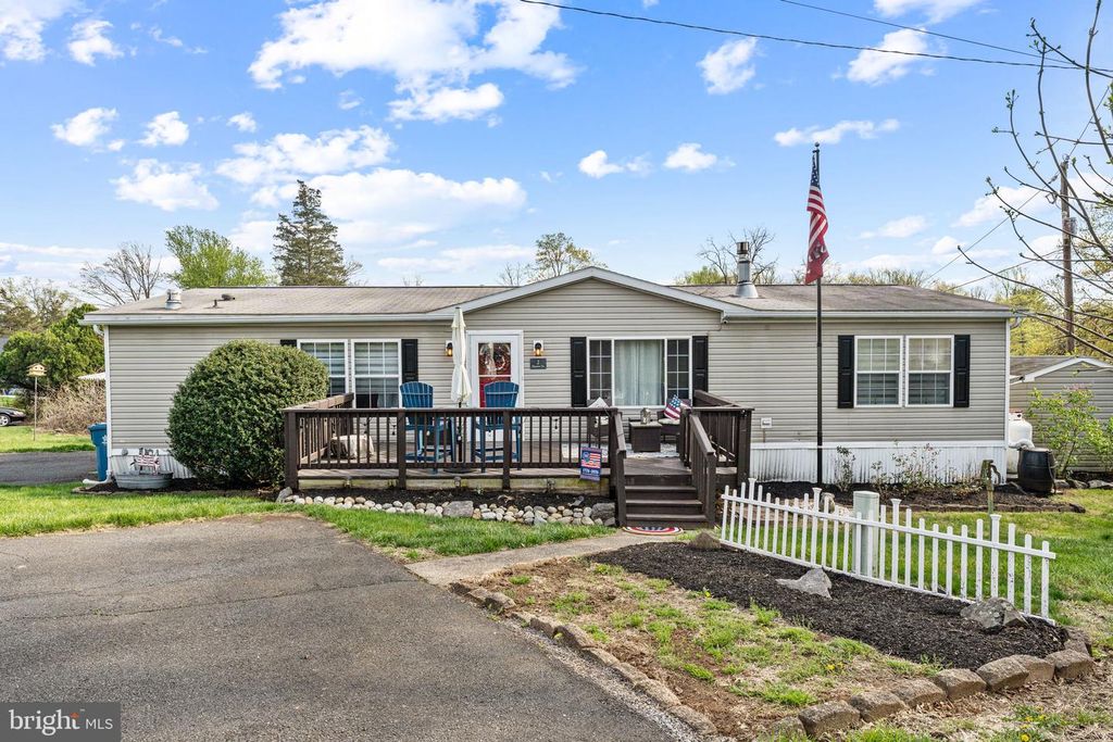 2 SKYVIEW DR, Quakertown, PA 18951