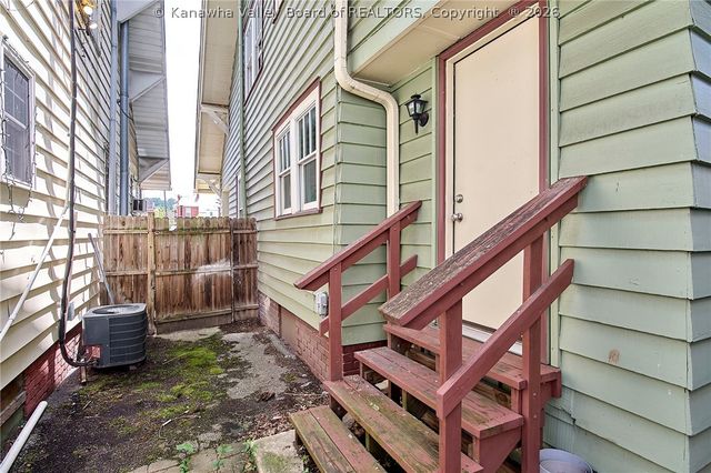 1576 Washington Street E, Charleston, WV 25311
