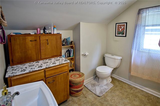 1576 Washington Street E, Charleston, WV 25311