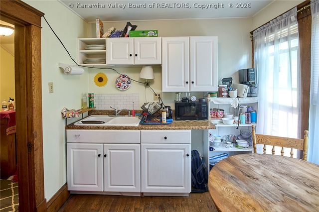 1576 Washington Street E, Charleston, WV 25311