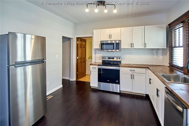 1576 Washington Street E, Charleston, WV 25311