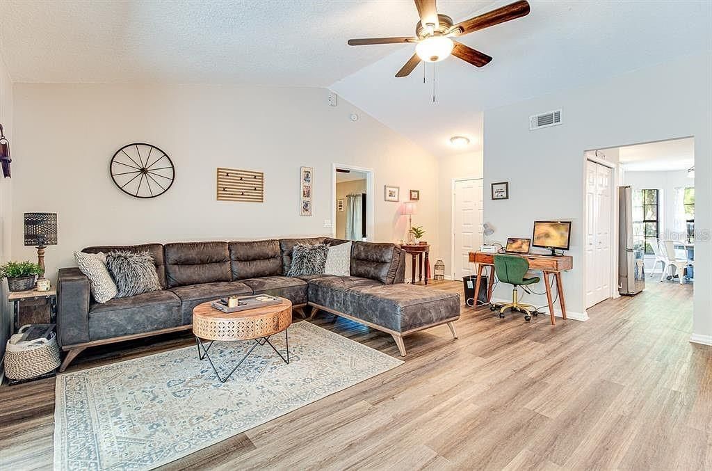 Image 6 of property listing at 5401 LIGHTHOUSE ROAD, Orlando, FL 32808