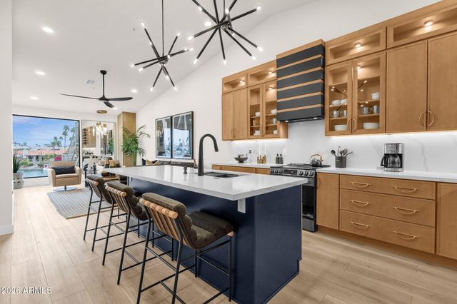 10080 E MOUNTAINVIEW LAKE Drive 244, Scottsdale, AZ 85258