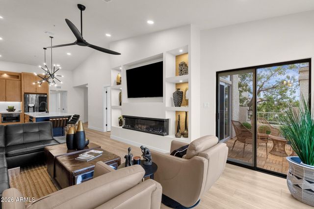10080 E MOUNTAINVIEW LAKE Drive 244, Scottsdale, AZ 85258