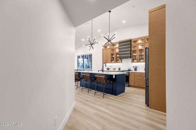 10080 E MOUNTAINVIEW LAKE Drive 244, Scottsdale, AZ 85258