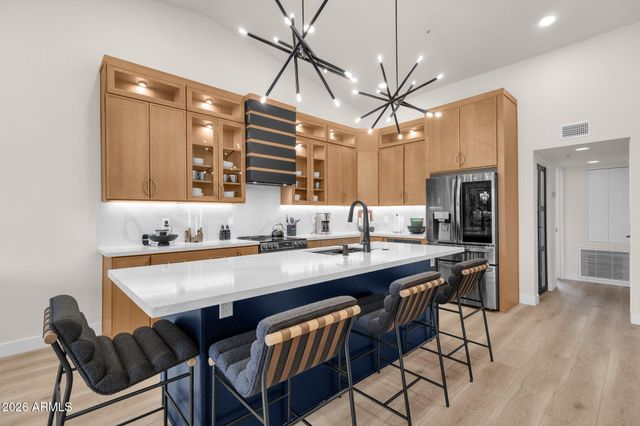 10080 E MOUNTAINVIEW LAKE Drive 244, Scottsdale, AZ 85258