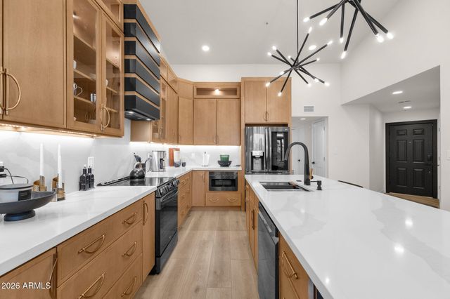 10080 E MOUNTAINVIEW LAKE Drive 244, Scottsdale, AZ 85258