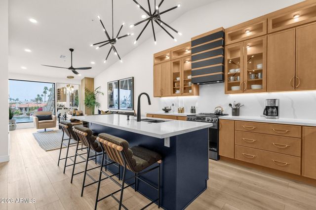 10080 E MOUNTAINVIEW LAKE Drive 244, Scottsdale, AZ 85258