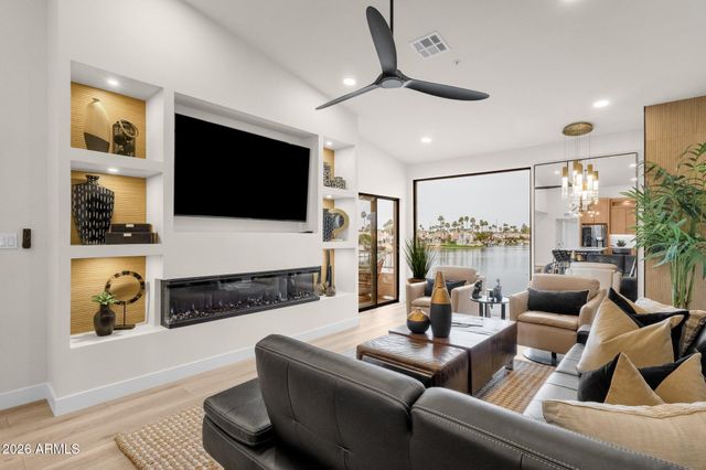 10080 E MOUNTAINVIEW LAKE Drive 244, Scottsdale, AZ 85258