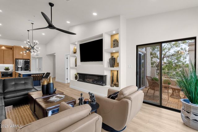 10080 E MOUNTAINVIEW LAKE Drive 244, Scottsdale, AZ 85258