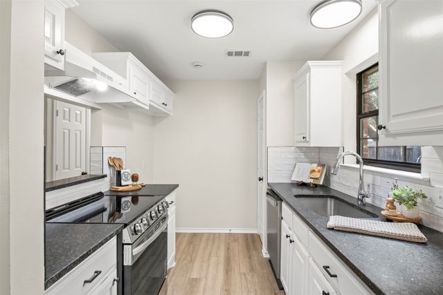 804 Virginia Boulevard, Midlothian, TX 76065