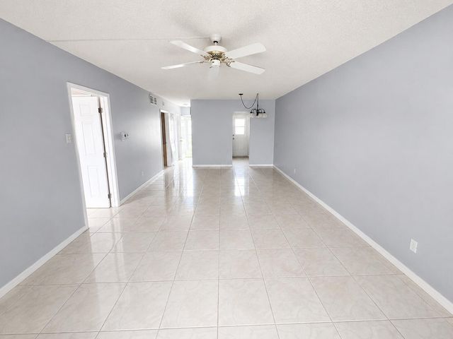 1114 LAKE Terrace 203, Boynton Beach, FL 33426