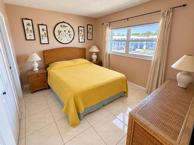1114 LAKE Terrace 203, Boynton Beach, FL 33426