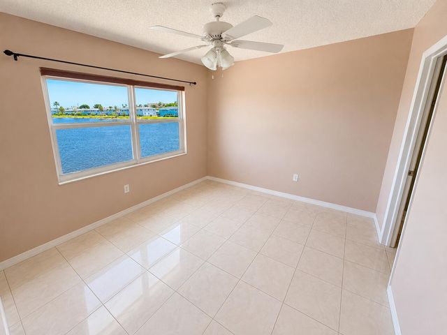 1114 LAKE Terrace 203, Boynton Beach, FL 33426