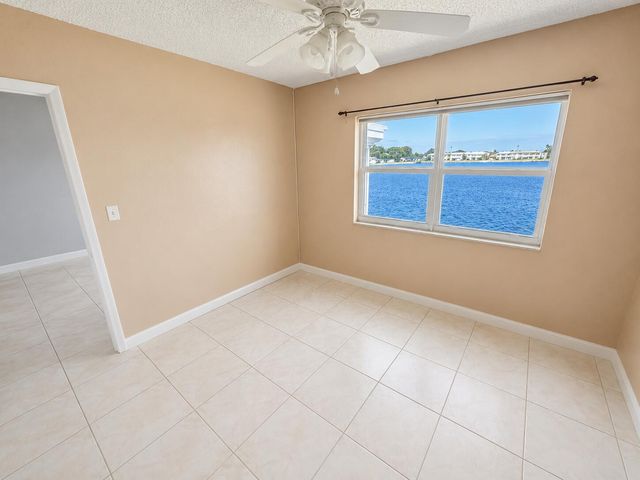 1114 LAKE Terrace 203, Boynton Beach, FL 33426