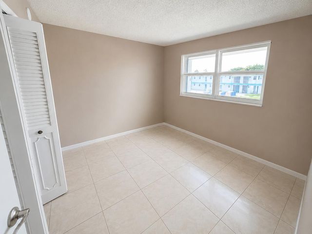 1114 LAKE Terrace 203, Boynton Beach, FL 33426