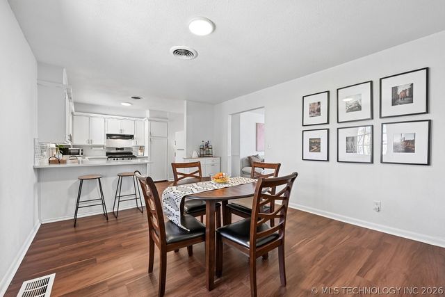 1009 S Elm Place, Broken Arrow, OK 74012