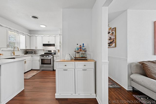 1009 S Elm Place, Broken Arrow, OK 74012